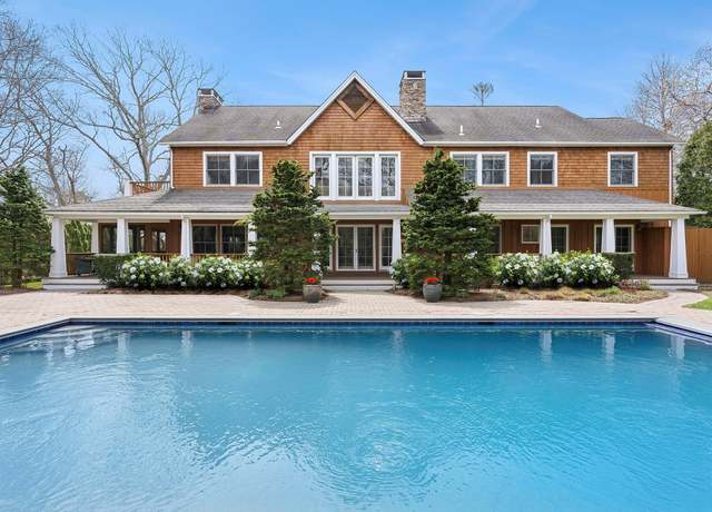 Property at 179 Bay Ave E, Hampton Bays, NY 11946, 6 beds, 4.5 baths