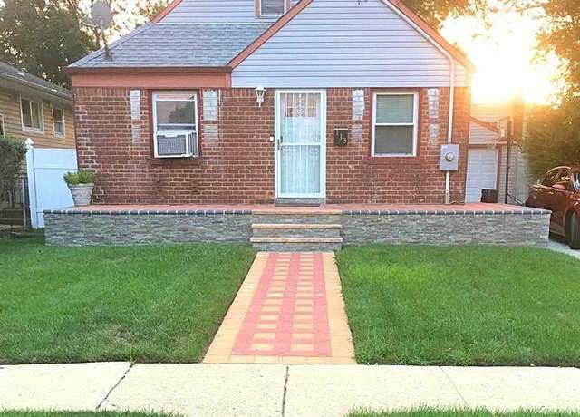 Property at 113 Mason St, Hempstead, NY 11550, 3 beds, 2 baths