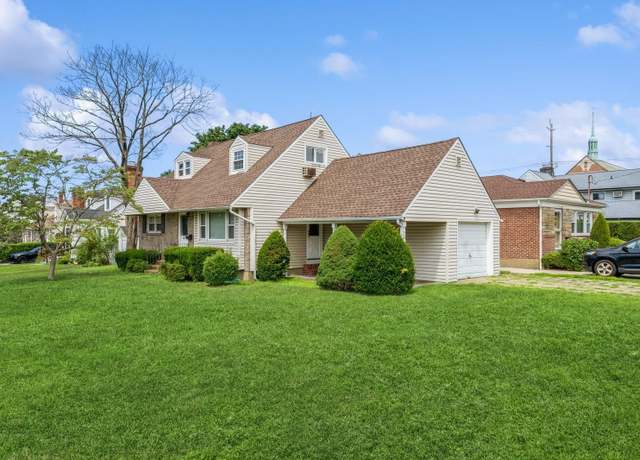 Property at 106 Bregman Ave, New Hyde Park, NY 11040, 4 beds, 2 baths