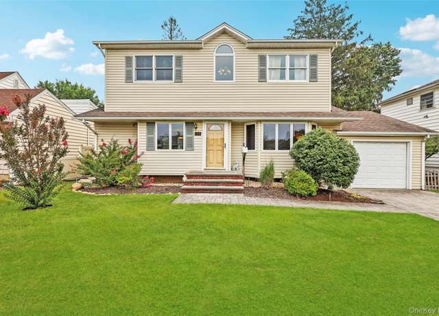 Property at 150 Dartmouth Dr, Hicksville, NY 11801, 3 beds, 2.5 baths