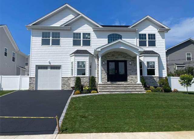 Property at 56 Syosset Cir, Syosset, NY 11791, 5 beds, 4 baths