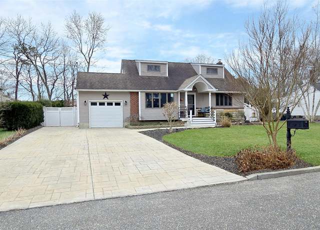 Property at 36 Robinson St, Shoreham, NY 11786, 3 beds, 2 baths