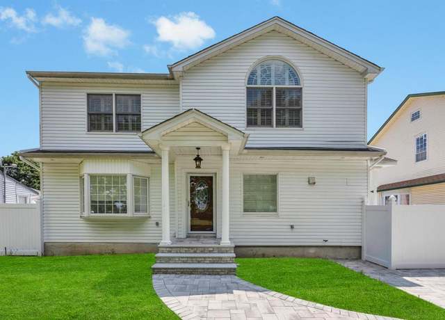 Property at 32 Cornell Ave, Hicksville, NY 11801, 5 beds, 3 baths