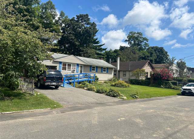 Property at 15 Willow St, Wheatley Heights, NY 11798, 3 beds, 2 baths