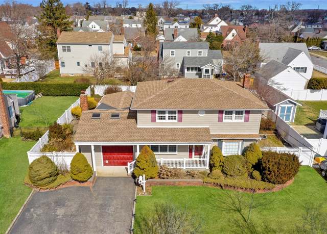 Property at 25 Arch Ave, Farmingdale, NY 11735, 5 beds, 3 baths