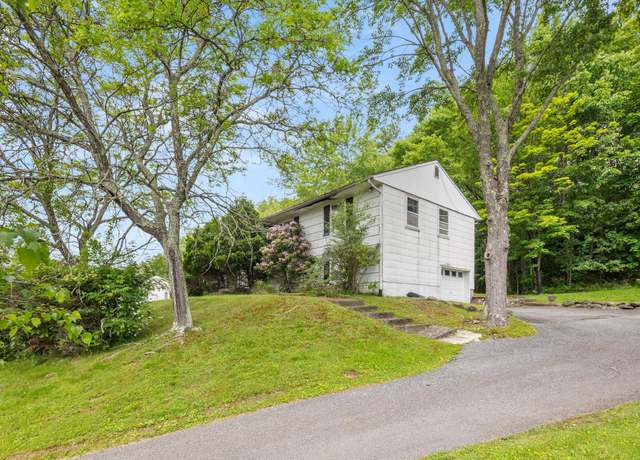 Property at 35 Saint Michaels Ter, Carmel, NY 10512, 3 beds, 1.5 baths