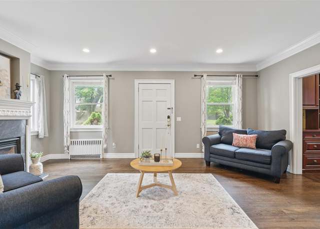 Property at 126 Wayne Ave, White Plains, NY 10606, 4 beds, 4 baths