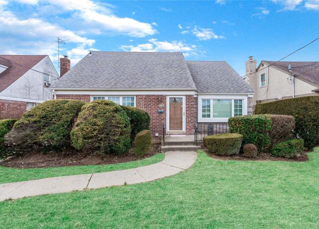 Property at 2013 New Hyde Park Rd, New Hyde Park, NY 11040, 4 beds, 3 baths
