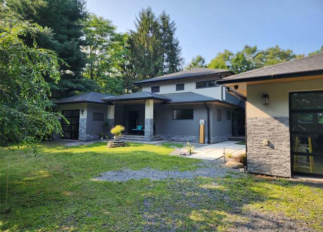 Property at 41 Sand Hill Ln, Florida, NY 10921, 5 beds, 5 baths