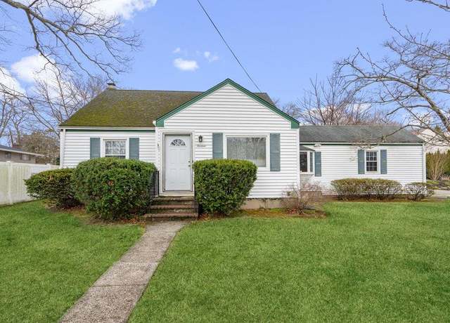 Property at 13 Vale Dr, Huntington, NY 11743, 3 beds, 1 bath