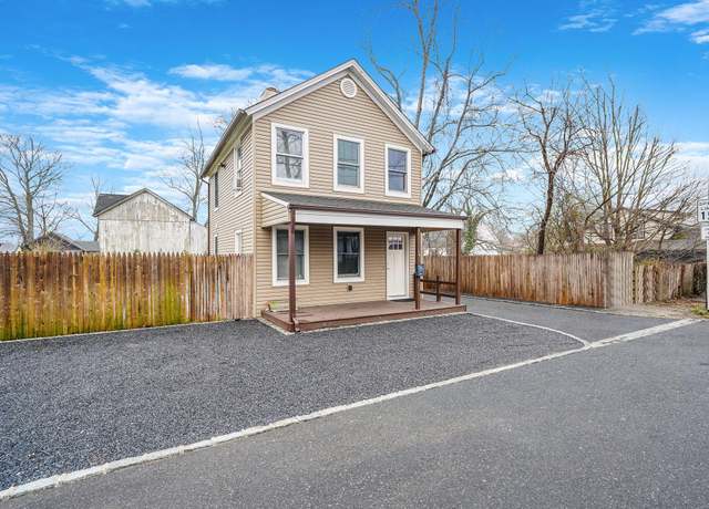 Property at 14 Fordham St, Patchogue, NY 11772, 3 beds, 1 bath