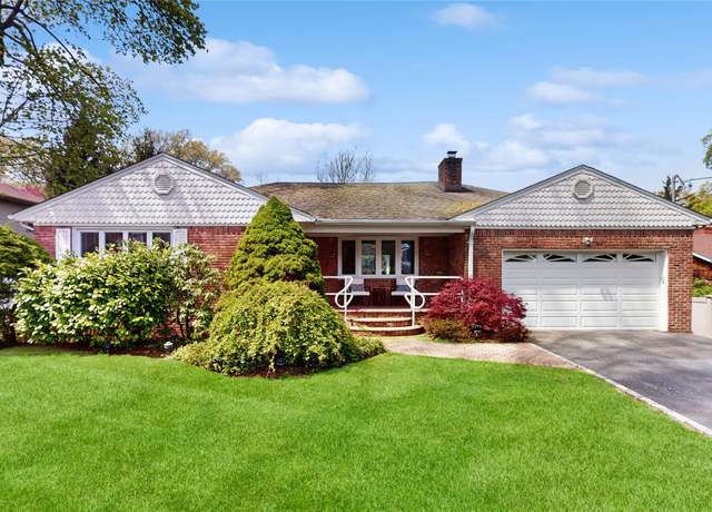 Property at 7 Brush Pl, Huntington, NY 11743, 3 beds, 2 baths