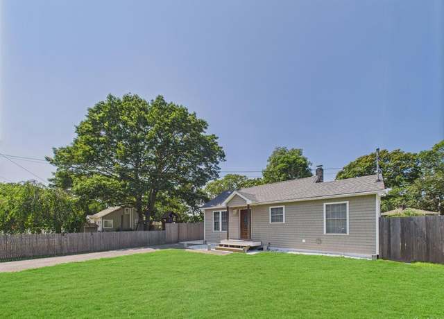 Property at 279 Commack Rd, Shirley, NY 11967, 3 beds, 1 bath