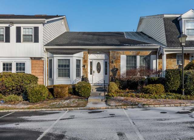Property at 61 The Glade #61, Syosset, NY 11791, 1 bed, 2 baths