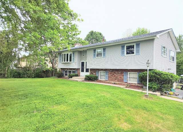 Property at 19 Morningside Dr, Middletown, NY 10941, 4 beds, 1.5 baths