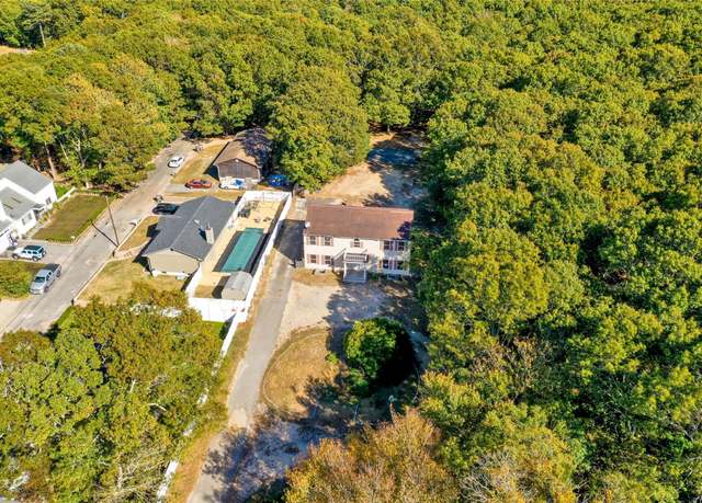 Property at 436 N Magee St, Southampton, NY 11968, 4 beds, 2.5 baths