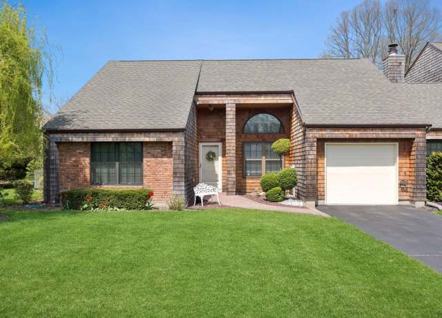 Property at 165 Baywoods Ln, Bay Shore, NY 11706, 3 beds, 2 baths
