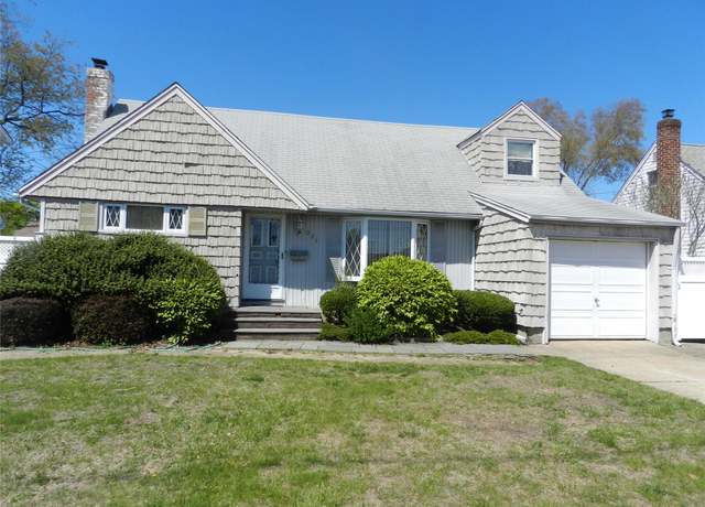 Property at 331 Boundary Ave, Bethpage, NY 11714, 4 beds, 2 baths