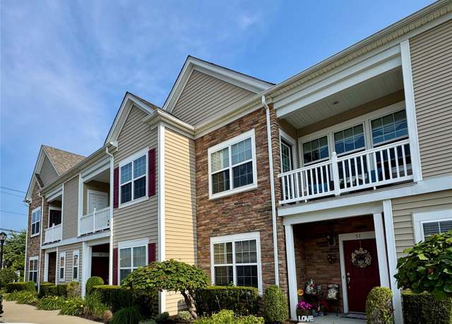 Property at 59 Wexford Ln, Oceanside, NY 11572, 2 beds, 2 baths