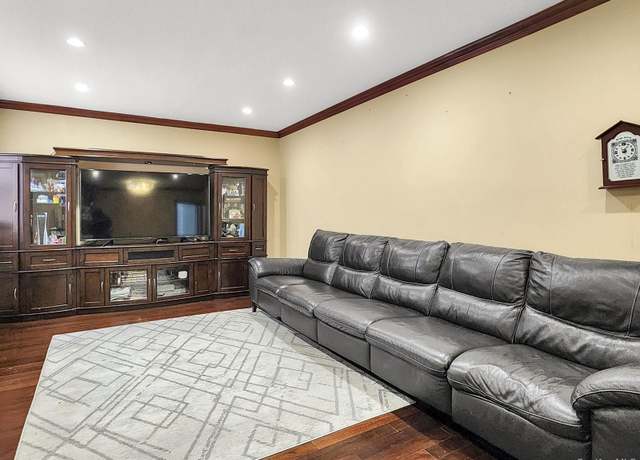 Property at 66-10 149th St Unit 1A, Flushing, NY 11367, 2 beds, 1 bath