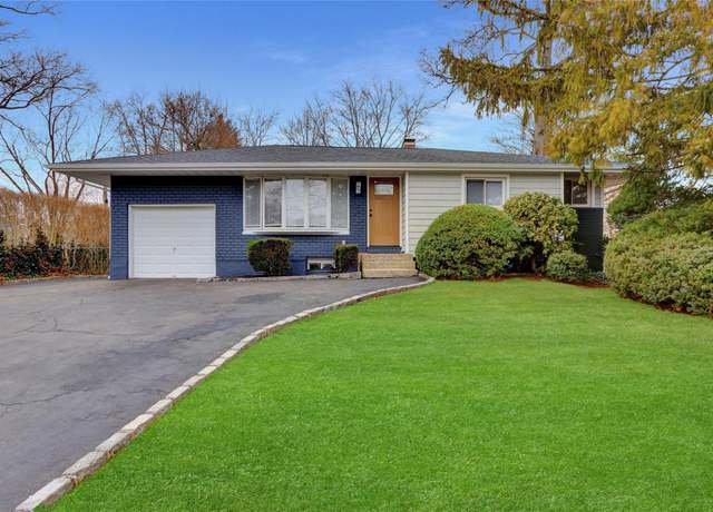 Property at 1 Donna Ln, Commack, NY 11725, 3 beds, 2.5 baths