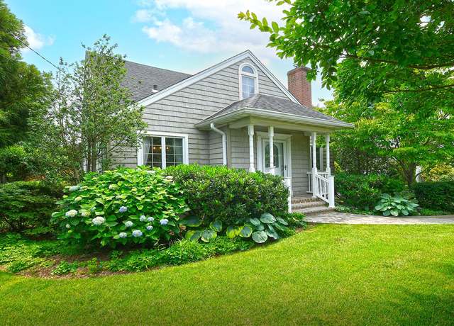 Property at 17 Walker Ave, Syosset, NY 11791, 3 beds, 2 baths