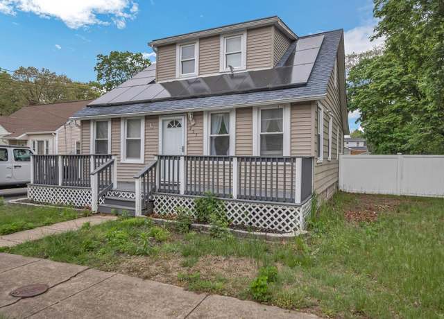 Property at 253 N 3rd Ave, Bay Shore, NY 11706, 3 beds, 2 baths