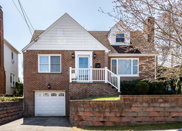 Property at 18 Cypress Ave, Port Washington, NY 11050, 3 beds, 2 baths