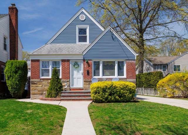 Property at 164 W Poplar St, Floral Park, NY 11001, 4 beds, 1 bath