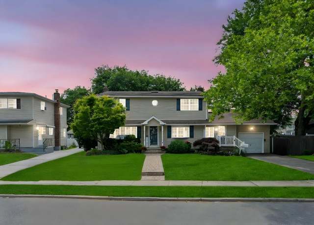 Property at 6 Terrell Ln, Hicksville, NY 11801, 5 beds, 3 baths