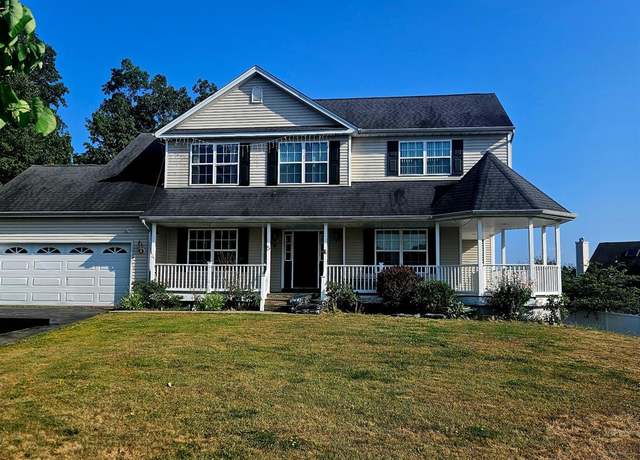 Property at 5 Bridle Ct, Goshen, NY 10924, 4 beds, 2.5 baths