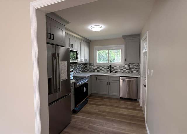 Property at 32 Penndale Dr, Amityville, NY 11701, 3 beds, 1 bath