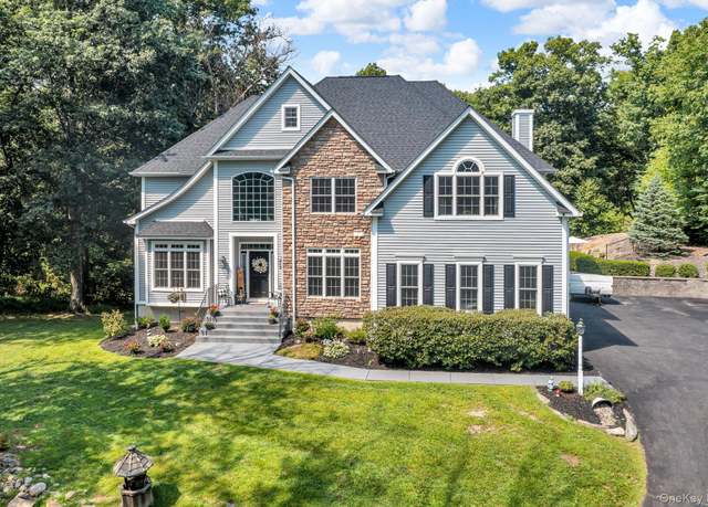 Property at 97 Shagbark Ln, Hopewell Junction, NY 12533, 4 beds, 5.5 baths