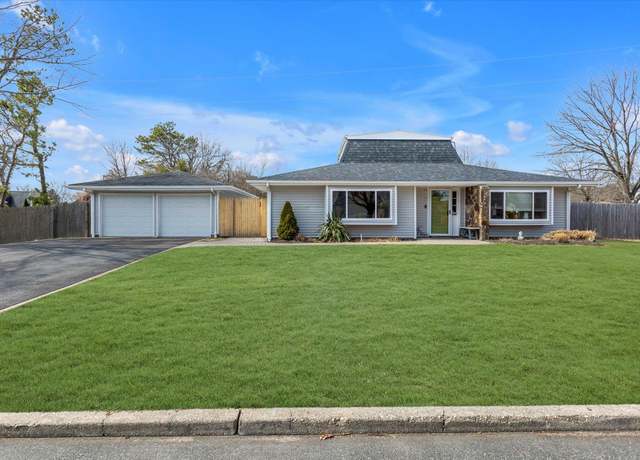 Property at 2 Marie Cres, East Patchogue, NY 11772, 4 beds, 3 baths