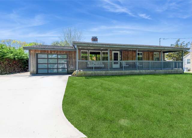 Property at 5 Mineola Ct, Hampton Bays, NY 11946, 2 beds, 2 baths