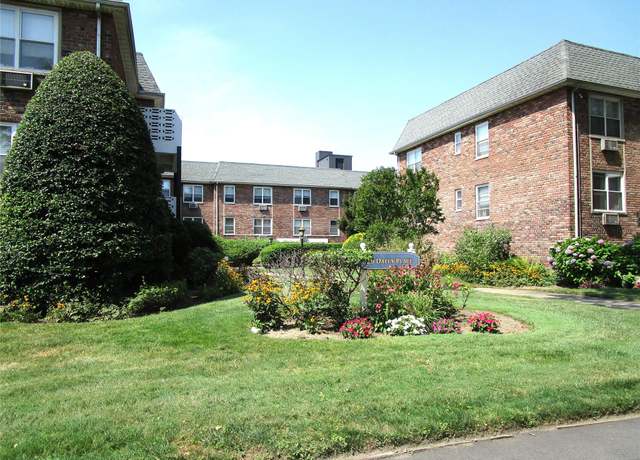 Property at 20 Daley Pl #225, Lynbrook, NY 11563, 1 bath