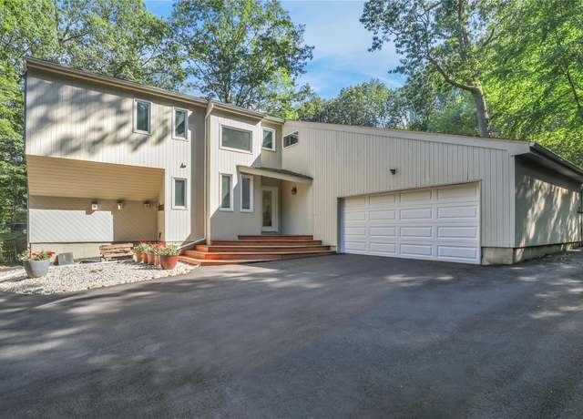 Property at 118 Brook Rd, Port Jefferson, NY 11777, 4 beds, 2.5 baths