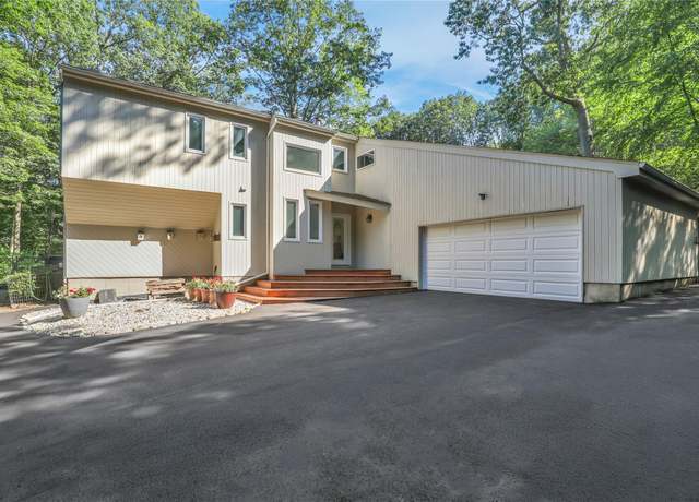 Property at 118 Brook Rd, Port Jefferson, NY 11777, 4 beds, 2.5 baths