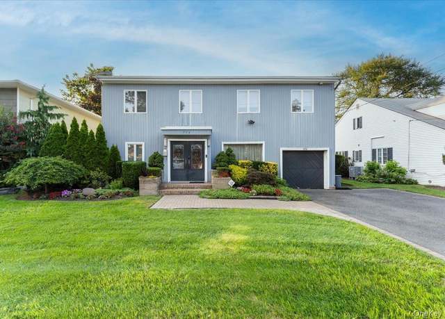 Property at 924 Northfield Rd, Woodmere, NY 11598, 7 beds, 4 baths