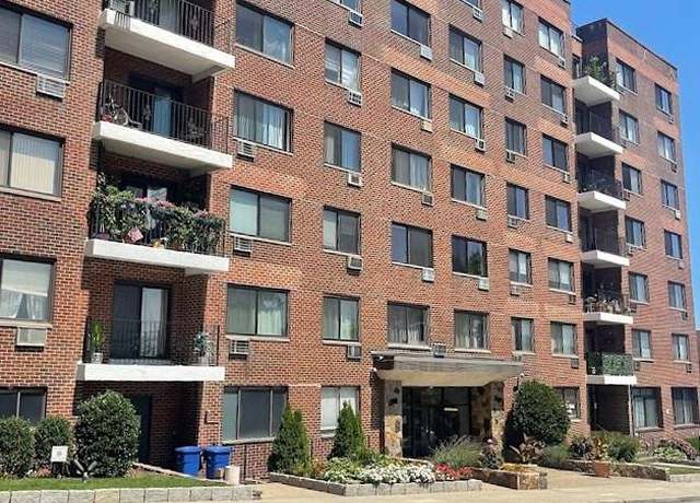 Property at 25 Lake St Unit 5C, White Plains, NY 10603, 1 bed, 1 bath