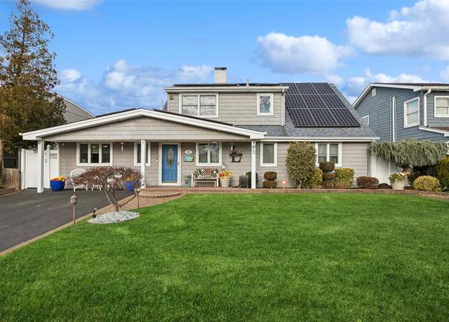 Property at 35 Squirrel Ln, Levittown, NY 11756, 5 beds, 2 baths