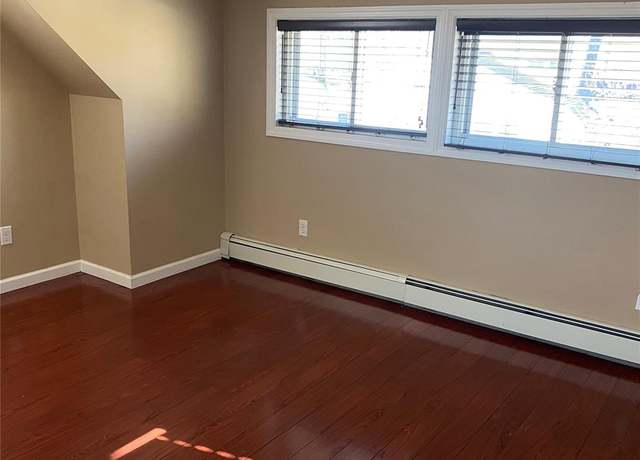 Property at 513 Dee Ct, East Meadow, NY 11554, 3 beds, 2 baths