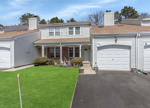 Property at 259 Juniper Ct, Middle Island, NY 11953, 2 beds, 2 baths