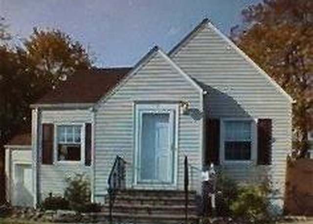 Property at 33 Jefferson Rd, Farmingdale, NY 11735, 3 beds, 1 bath