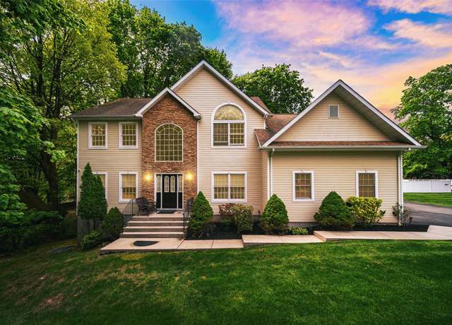 Property at 83 N Airmont Rd, Suffern, NY 10901, 5 beds, 4 baths