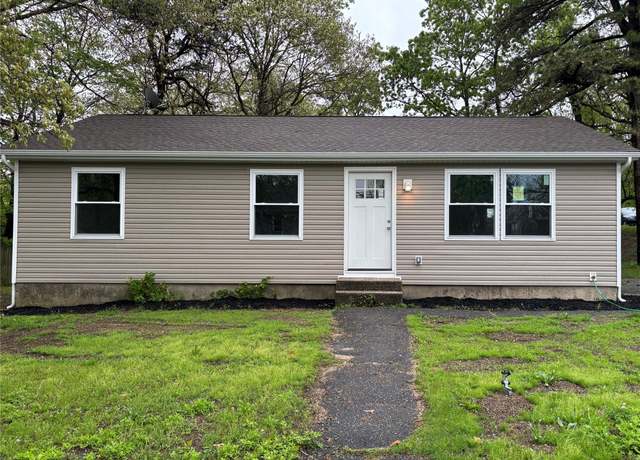 Property at 159 Washington Ave, Wheatley Heights, NY 11798, 3 beds, 1 bath