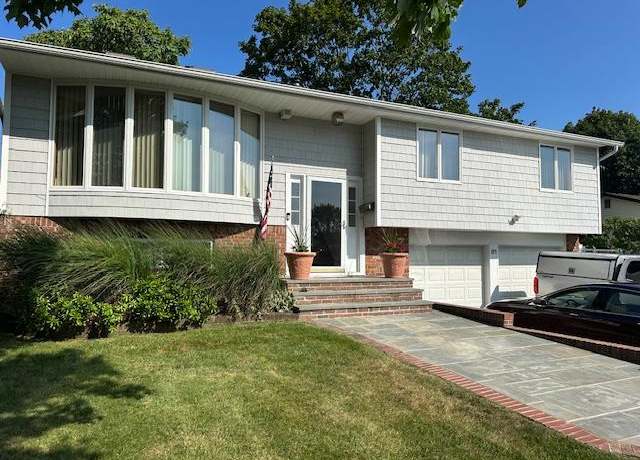 Property at 81 Country Village Ln, East Islip, NY 11730, 3 beds, 2 baths