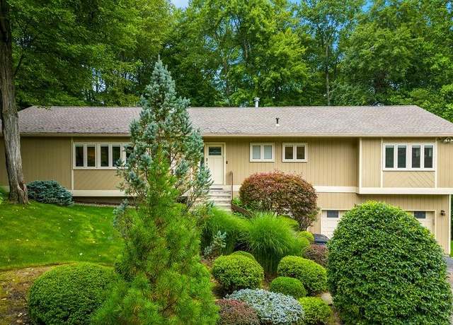 Property at 4 Emerald Dr, Pomona, NY 10970, 6 beds, 3.5 baths
