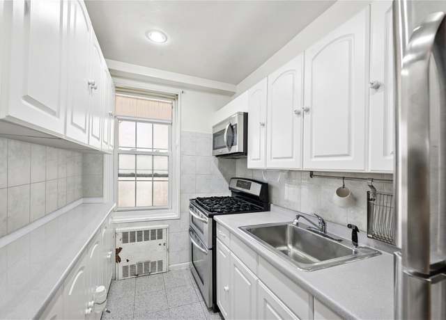 Property at 140-35 Burden Cres #206, Briarwood, NY 11435, 1 bed, 1 bath