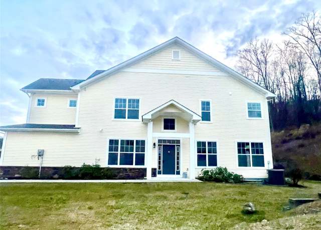 Property at 2 Stonerose Ct, Middletown, NY 10940, 4 beds, 3.5 baths